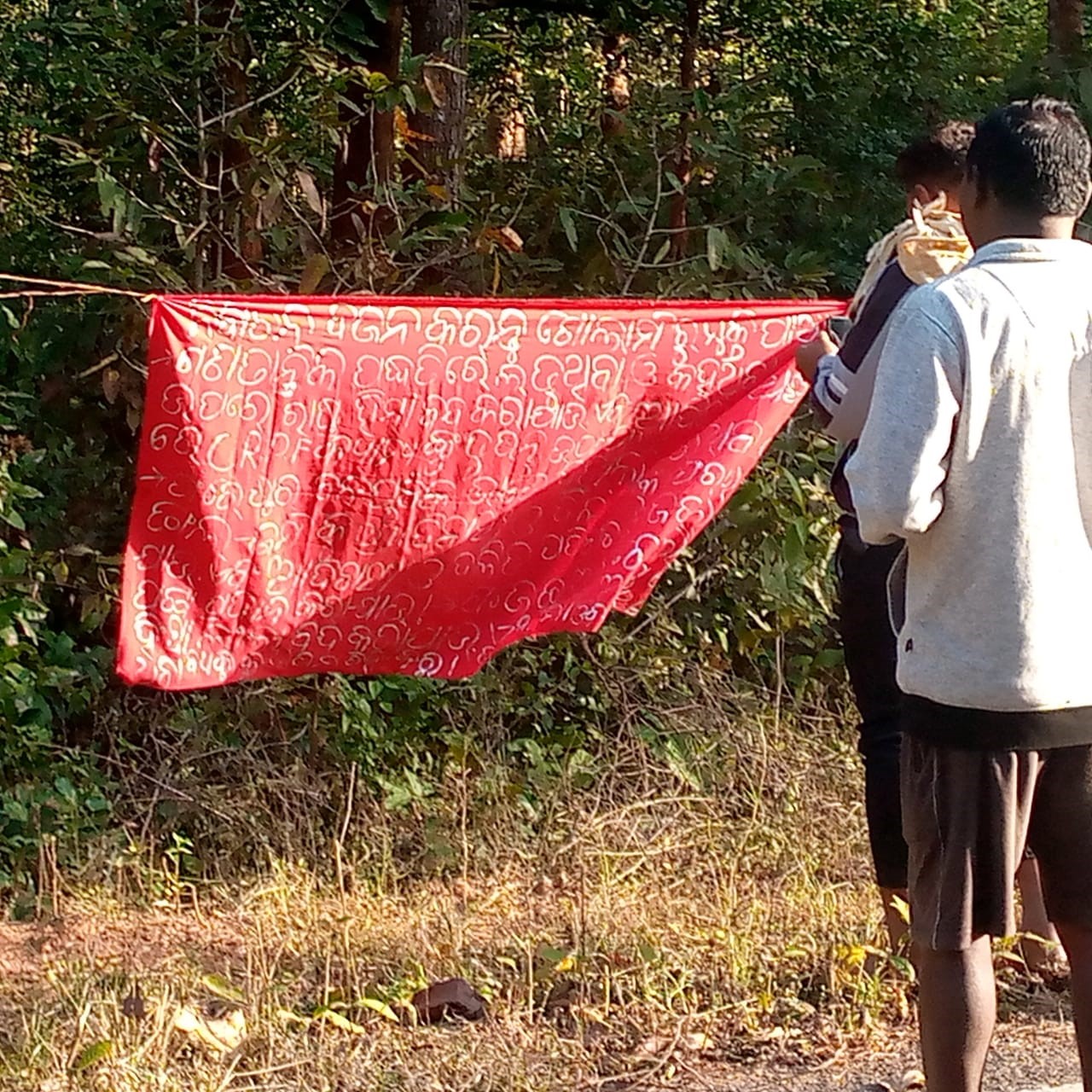 TGA0731 – Maoists Use Posters as Bait to Lure Security Forces to an IED Scene